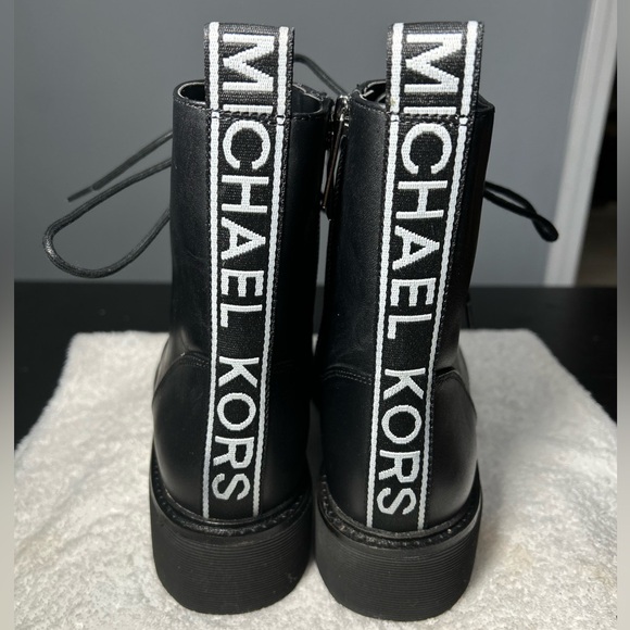 Michael Kors Women’s Haskell Bootie Size 8 - Picture 10 of 10